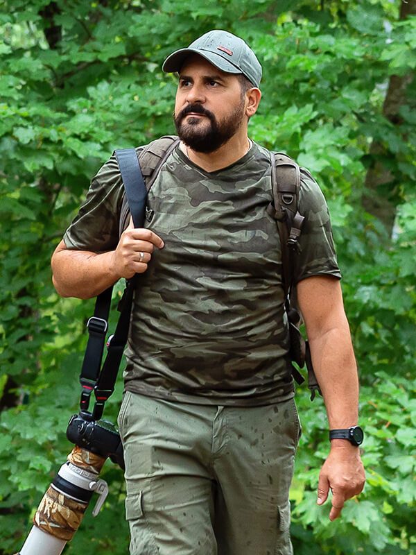 wildlife-photographer-in-the-forest-ERNPWA7c.jpg wildlife-photographer-in-the-forest-ERNPWA7c.jpg